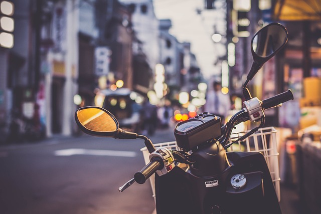 Veilig rijden en onderhouden van je motor: helmen, bagage-oplossingen, verlichting en reparatie-uitrusting